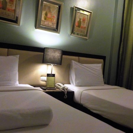Urban Manor Hotel Roxas City Exterior foto
