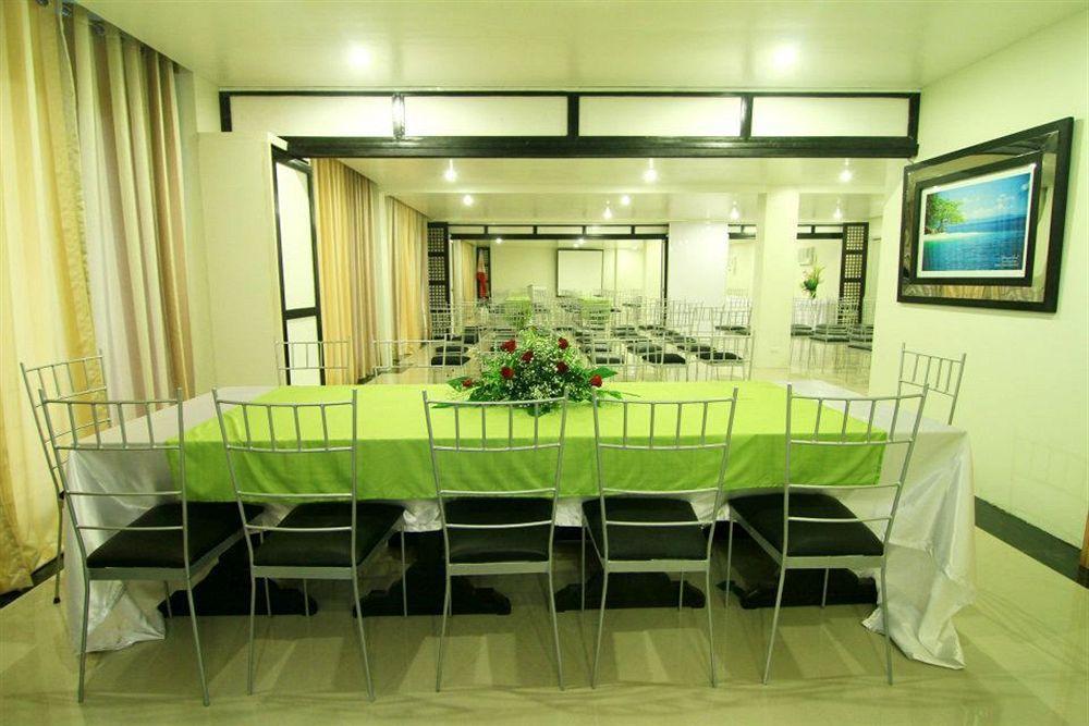 Urban Manor Hotel Roxas City Exterior foto