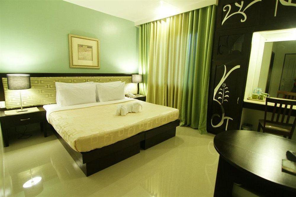 Urban Manor Hotel Roxas City Exterior foto