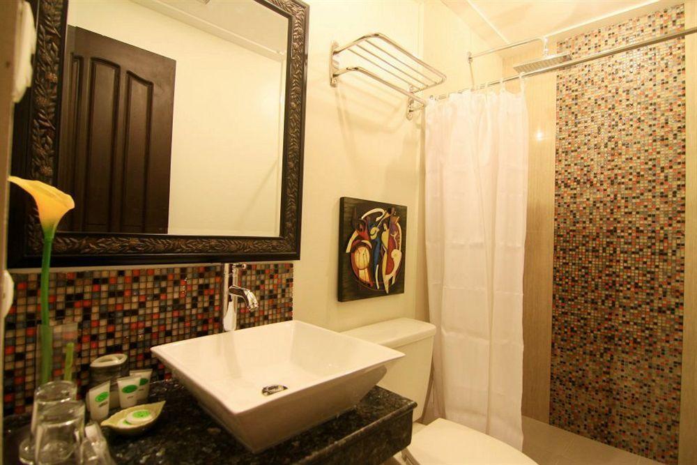 Urban Manor Hotel Roxas City Exterior foto