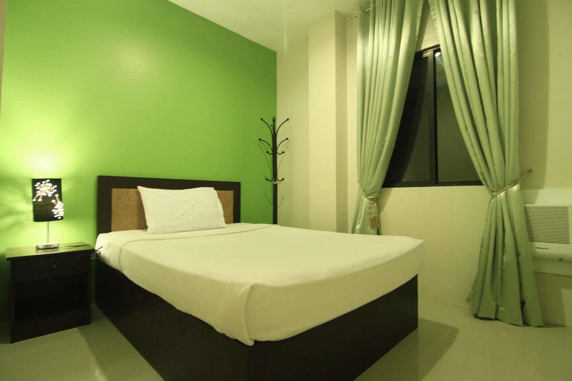 Urban Manor Hotel Roxas City Exterior foto