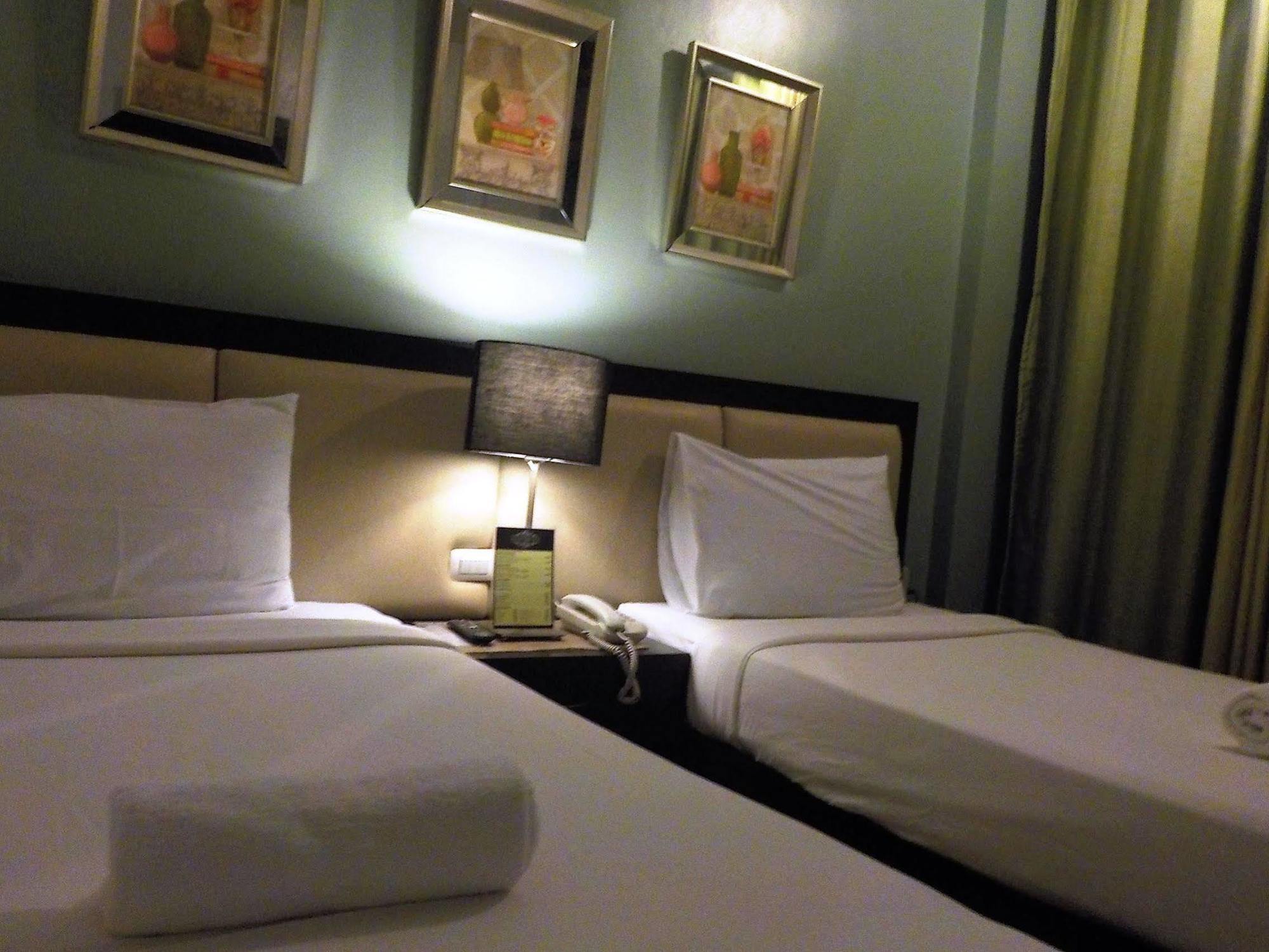 Urban Manor Hotel Roxas City Exterior foto